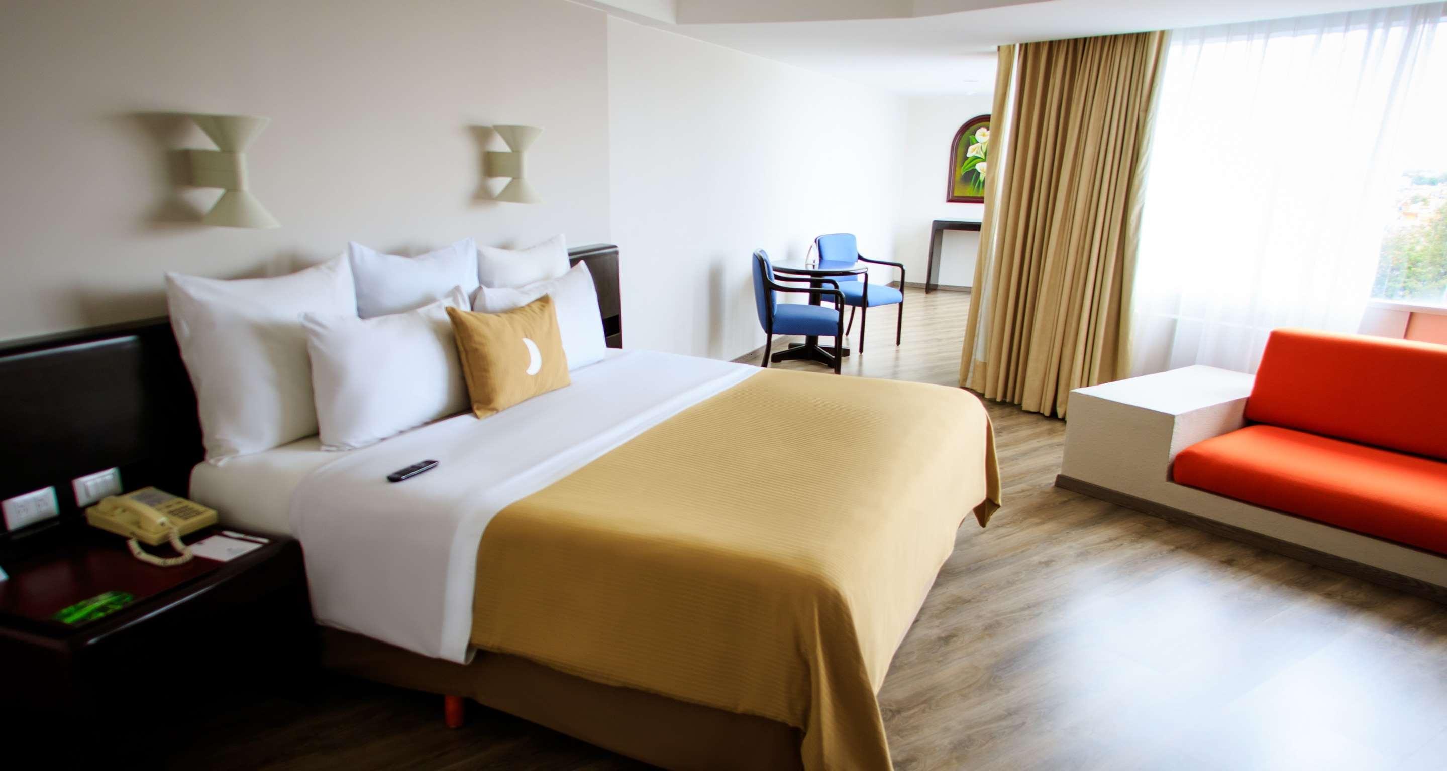 Grand Cantalagua Hotel Morelia, BW Signature Collection Bagian luar foto A room at the hotel