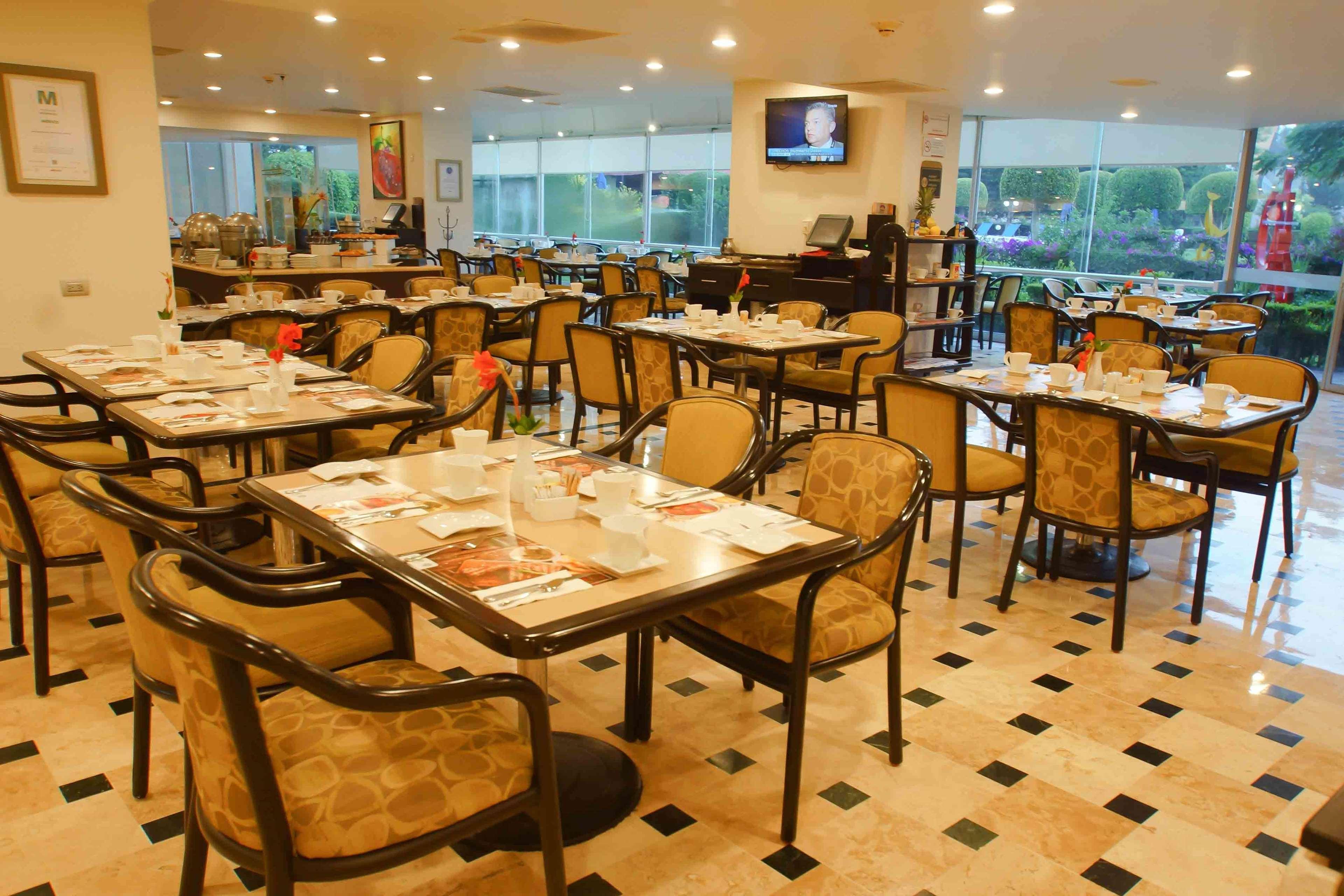 Grand Cantalagua Hotel Morelia, BW Signature Collection Bagian luar foto The restaurant
