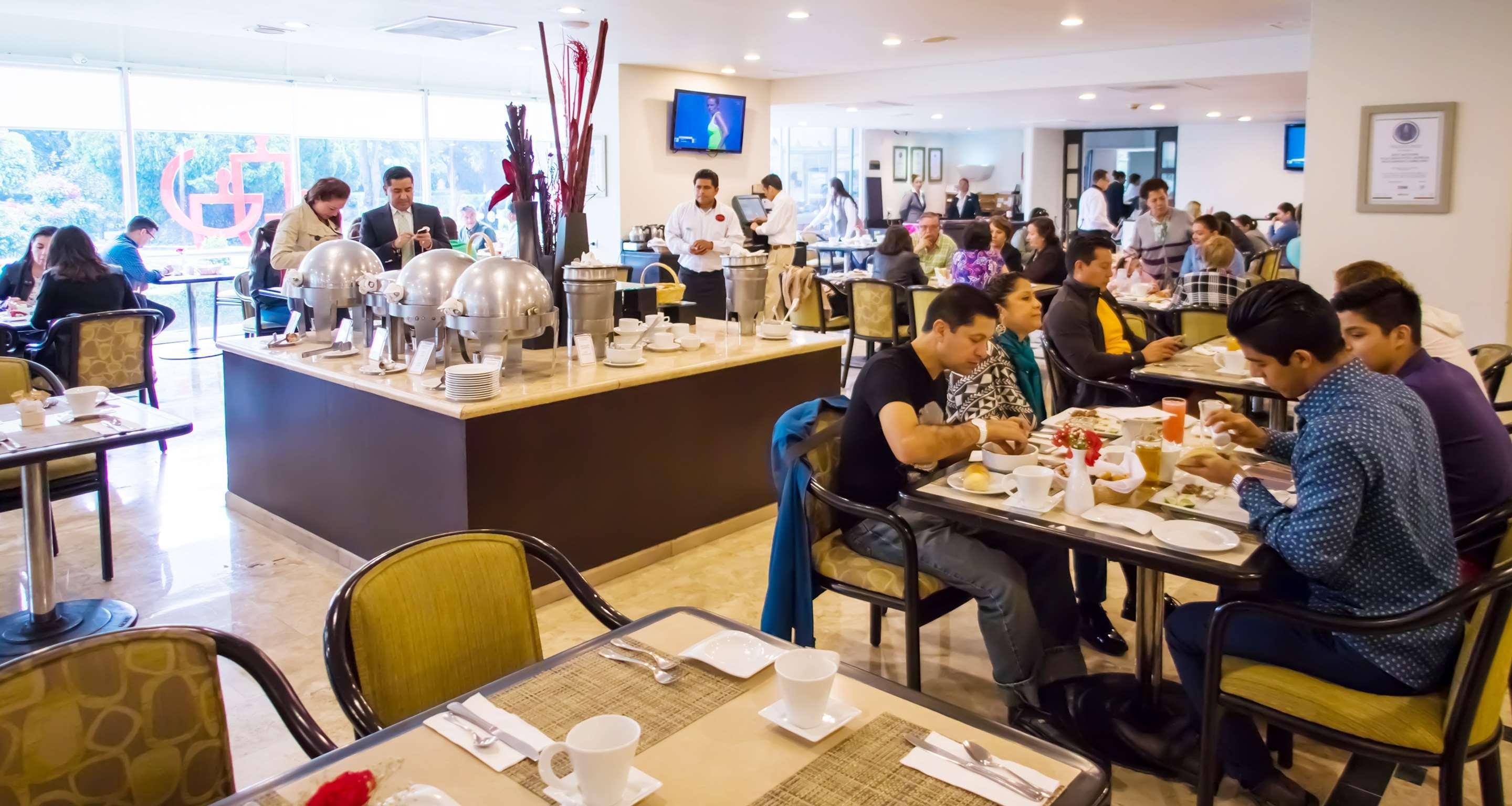 Grand Cantalagua Hotel Morelia, BW Signature Collection Bagian luar foto The lounge at KLIA