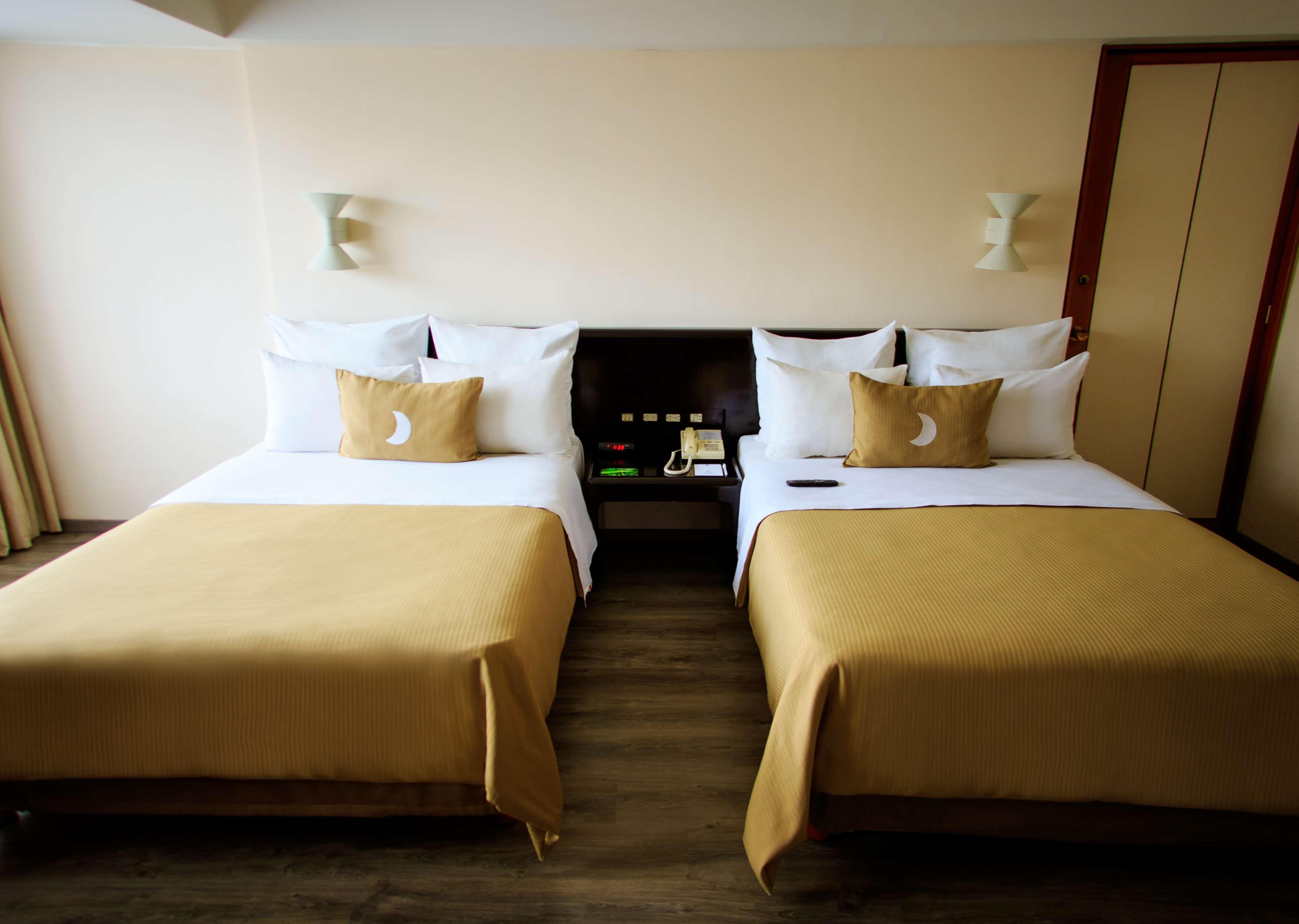 Grand Cantalagua Hotel Morelia, BW Signature Collection Bagian luar foto A room at the hotel
