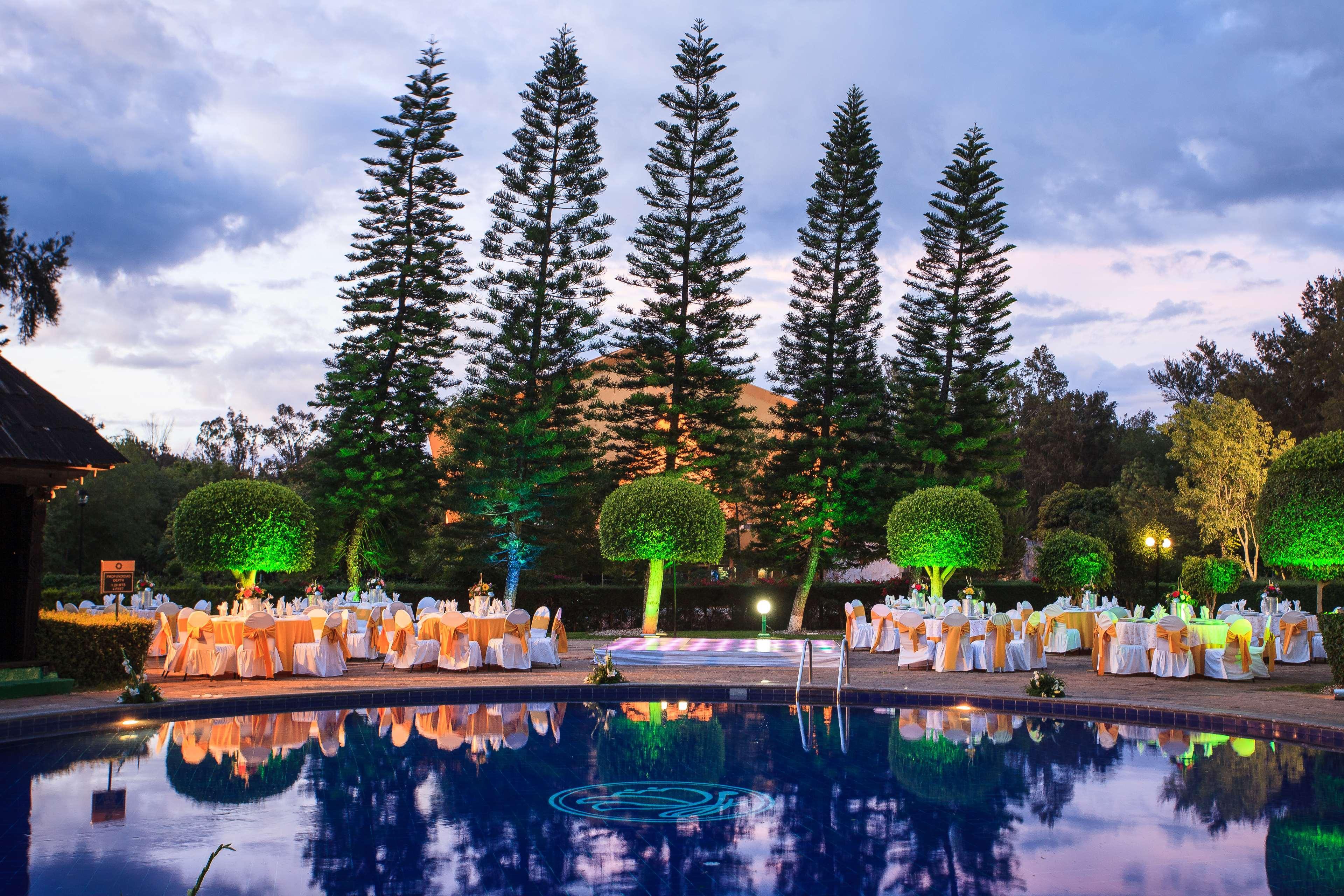 Grand Cantalagua Hotel Morelia, BW Signature Collection Bagian luar foto The Royal Garden Grove