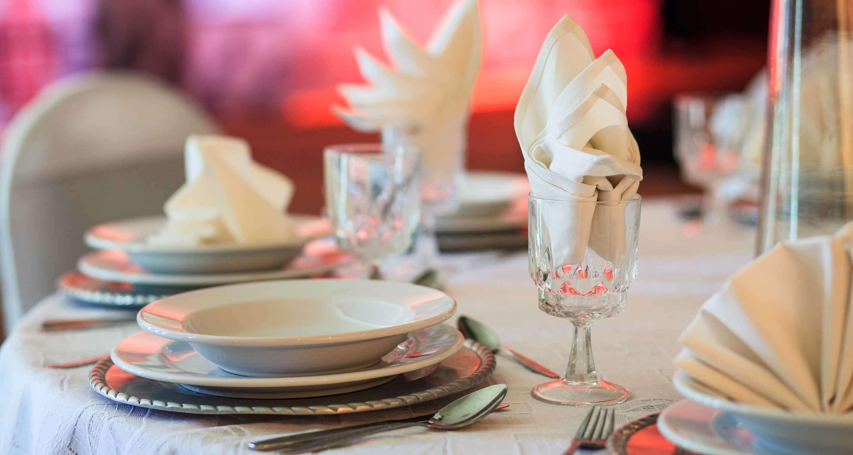 Grand Cantalagua Hotel Morelia, BW Signature Collection Bagian luar foto A table set for fine dining