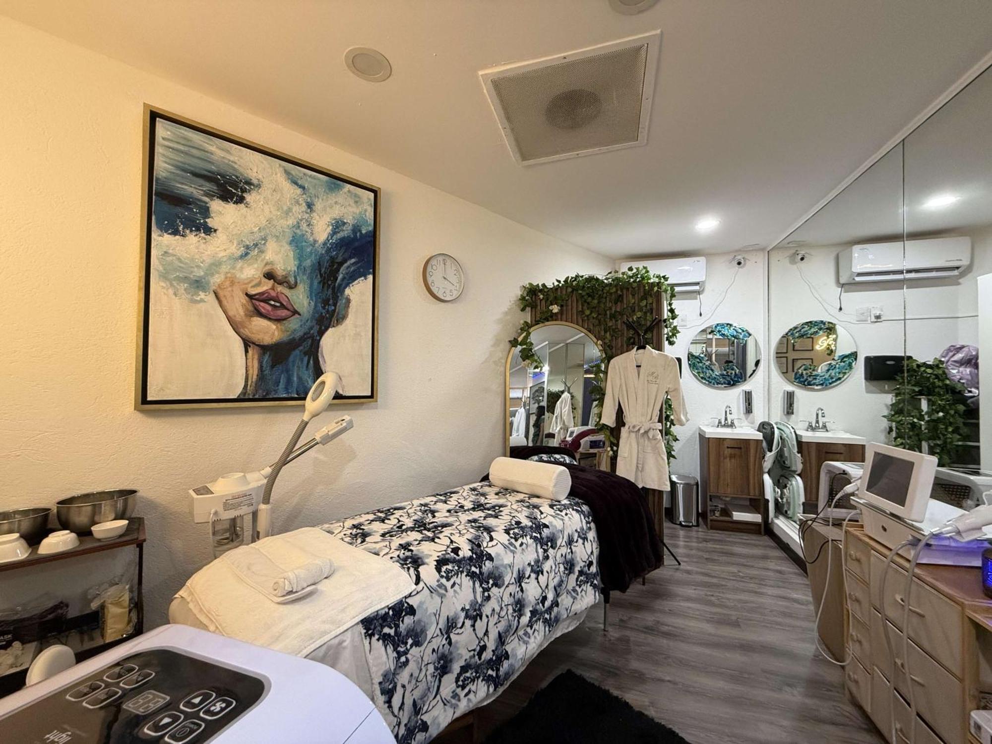 Grand Cantalagua Hotel Morelia, BW Signature Collection Bagian luar foto A medical spa in the United States