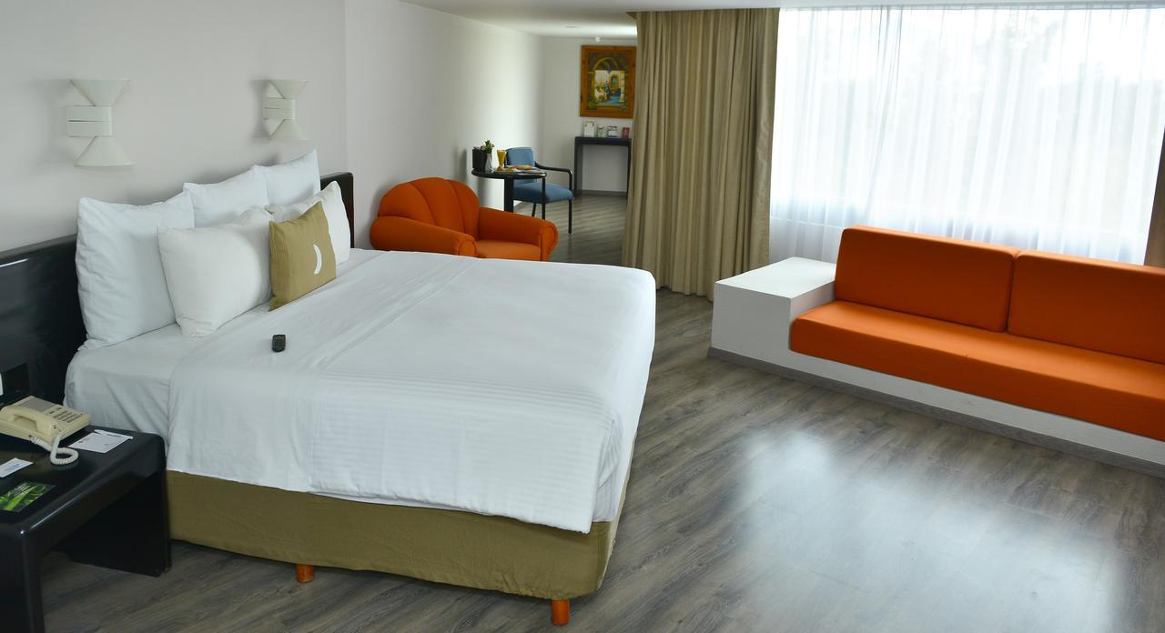 Grand Cantalagua Hotel Morelia, BW Signature Collection Bagian luar foto A room at the hotel