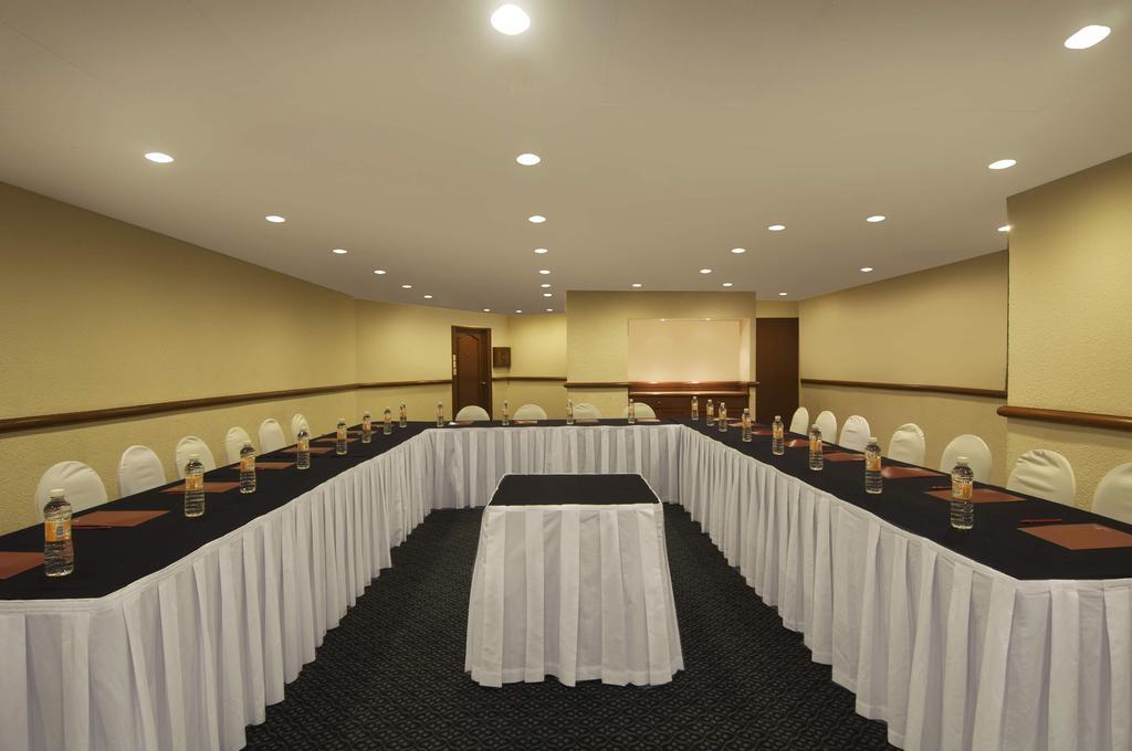 Grand Cantalagua Hotel Morelia, BW Signature Collection Bisnis foto U-shaped table layout