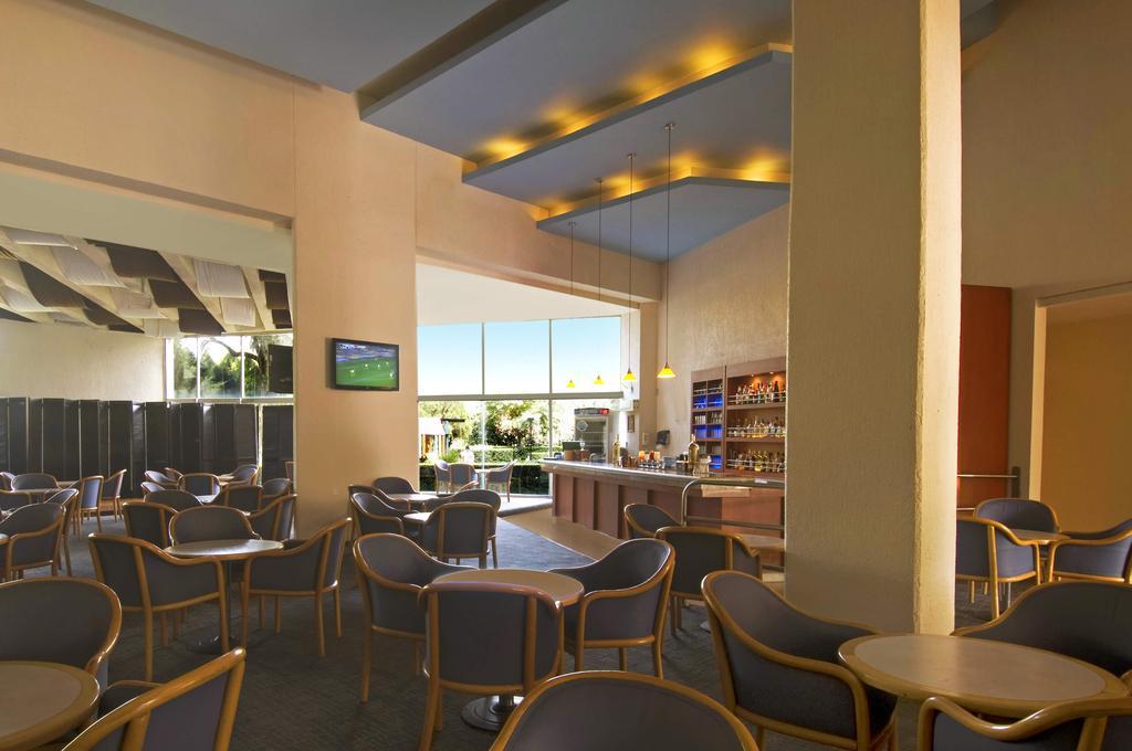 Grand Cantalagua Hotel Morelia, BW Signature Collection Restoran foto The Club at Palm Springs International Airport